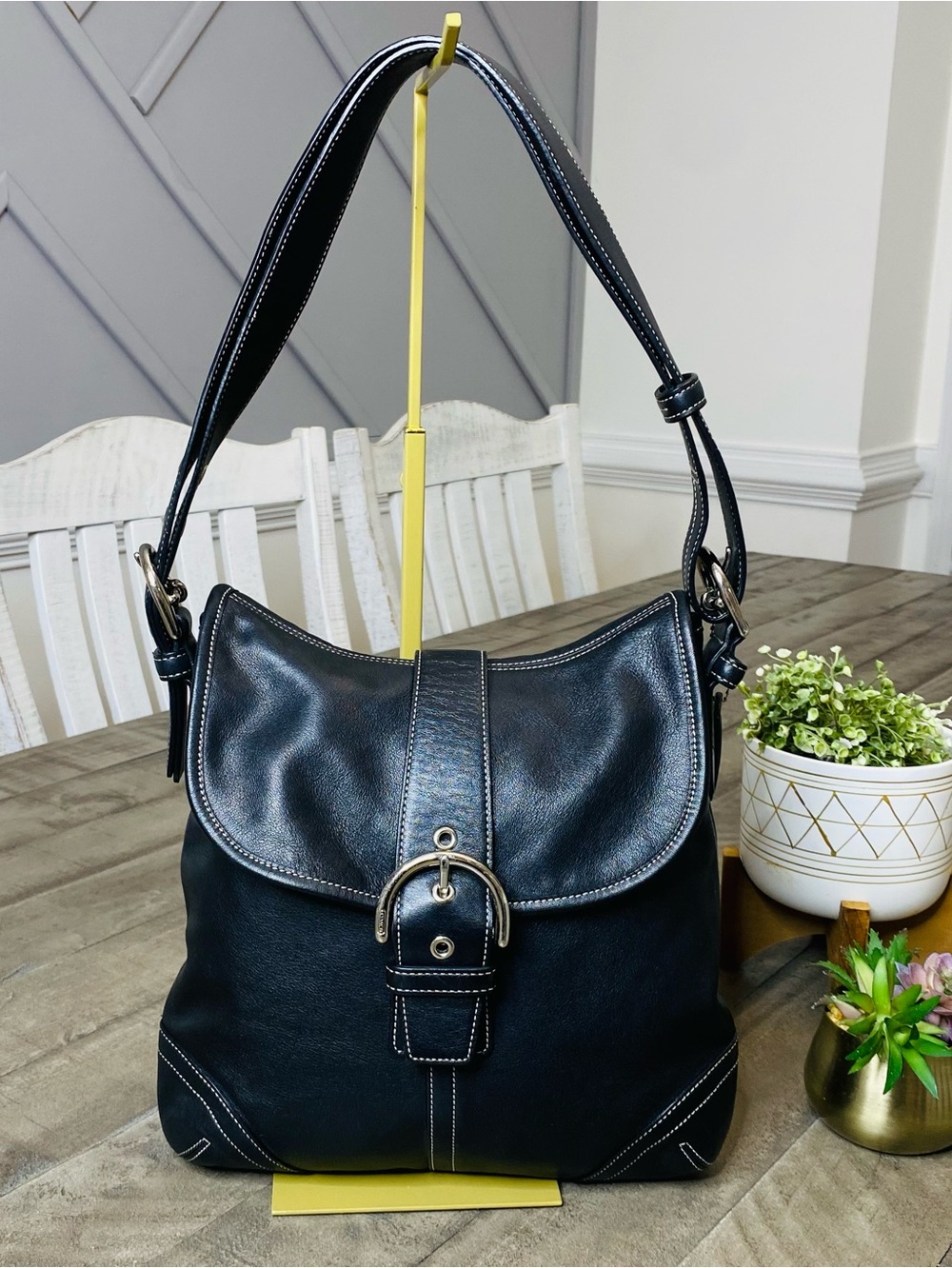 Vintage Coach Y2K Soho
Black Leather Buckle
Flap Shoulder Hobo Bag
